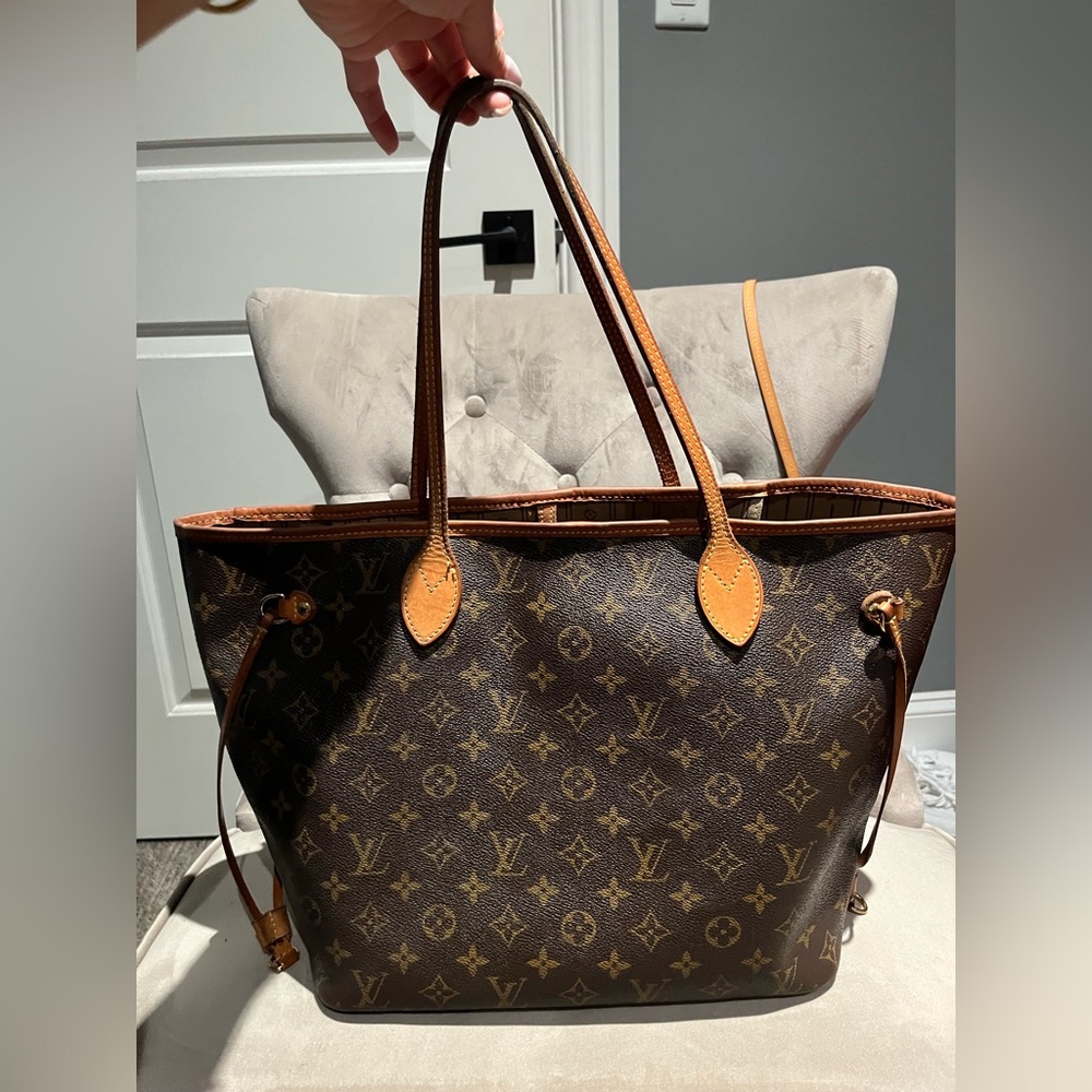 Authentic Louis Vuitton NEVERFULL MM w/ original dustbag!